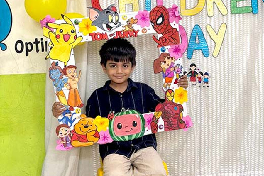 Preschool child learning through play